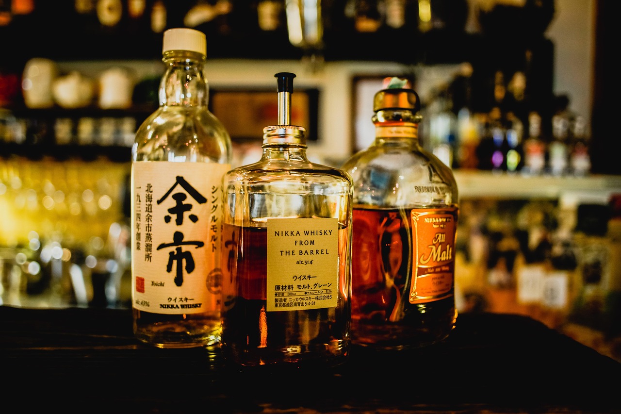 和同事参加酒会